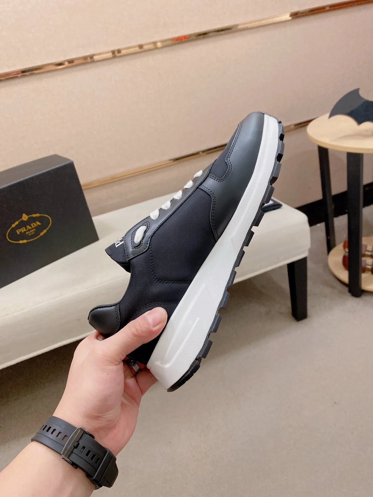 Factory price 600💰 ✔️✔️✔️Higher version High-quality new PRADA (Prada) counters are on the market at the same time. The new men's shoes and 😘fabrics are made of selected first-layer cowhide with superb craftsmanship. Lining: Full cowhide lining. 👍🏿 High-end ☄️ air-cushion molded anti-slip rubber outsole, exquisite lines, simple and elegant, comfortable and high-end for leisure travel. Code number: 38 to 44. 45.46 customized